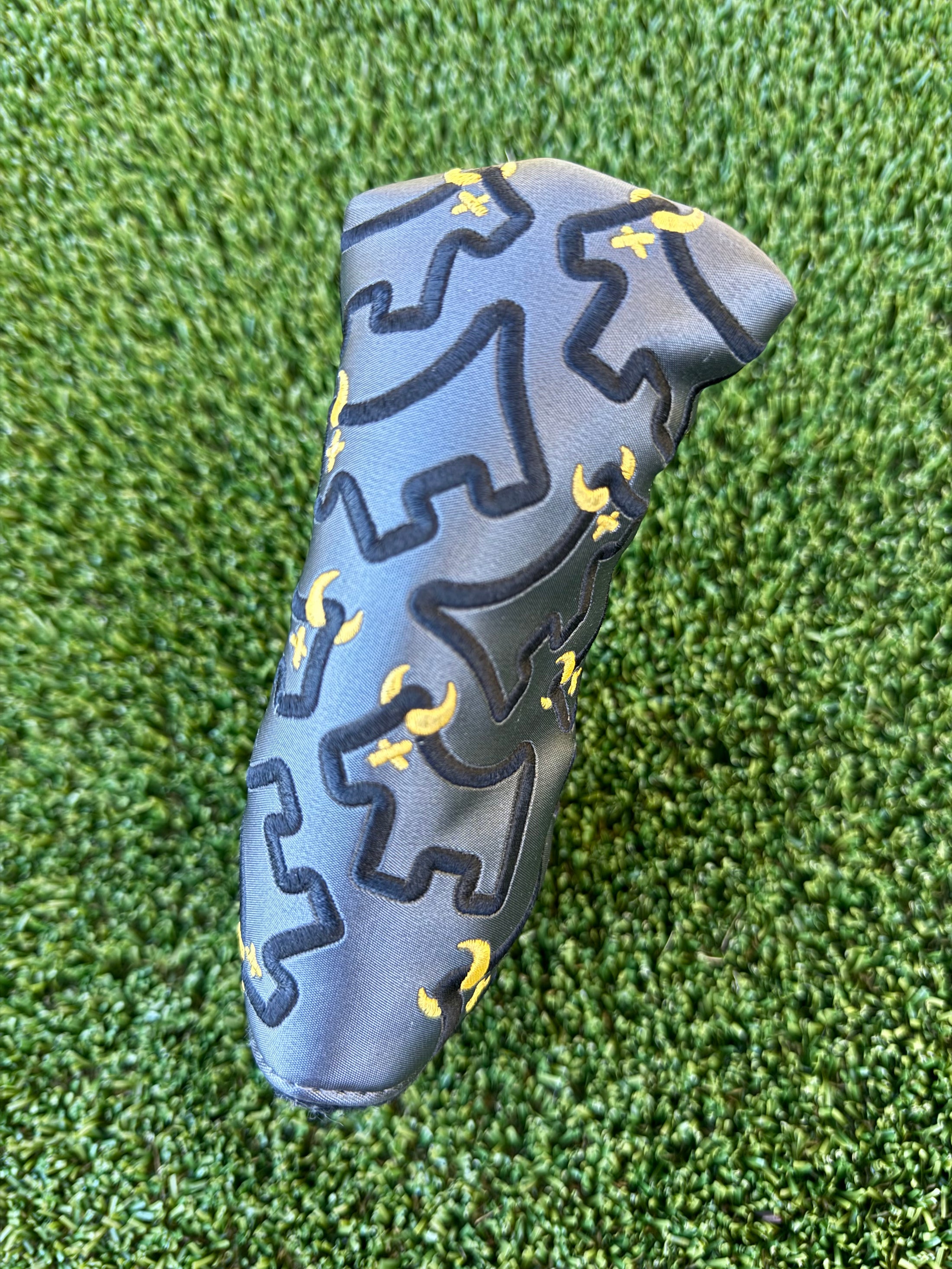 Scotty cameron dancing bulldog custom shop headcover