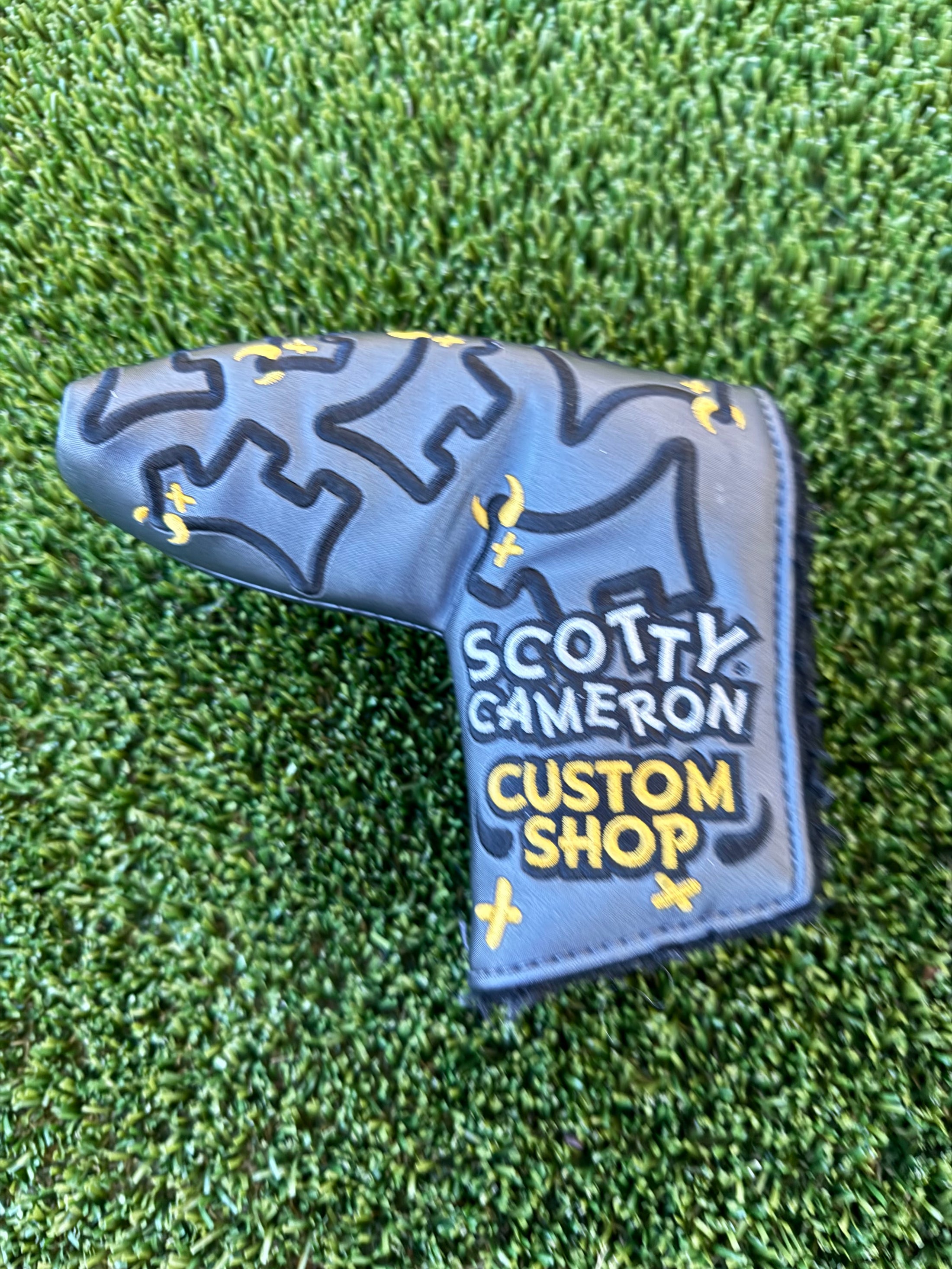 Scotty cameron dancing bulldog custom shop headcover