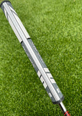 Load image into Gallery viewer, Scotty Cameron Circle T shaft with Super Stroke Flatso 1.0 grip
