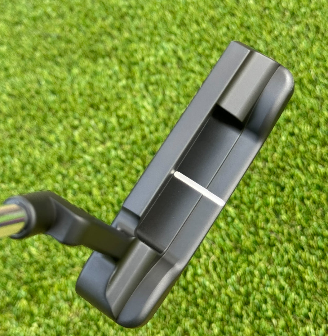 Scotty Cameron Carbon Tour Black 009M 350G Circle T Putter