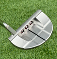 Load image into Gallery viewer, Scotty Cameron Tour F 5.5 Button Back Circle T 350G
