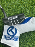 Load image into Gallery viewer, Scotty Cameron Tour Black T22 Fastback 1.5 Welded Neck Circle T 360G
